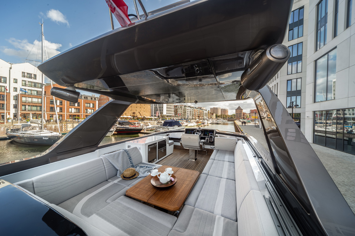 Galeon 700 SKYDECK aménagements sky