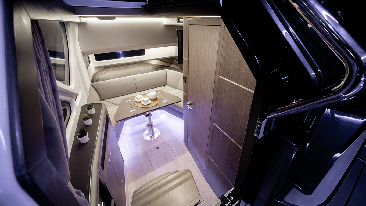 Galeon 325 GTO accès cabine