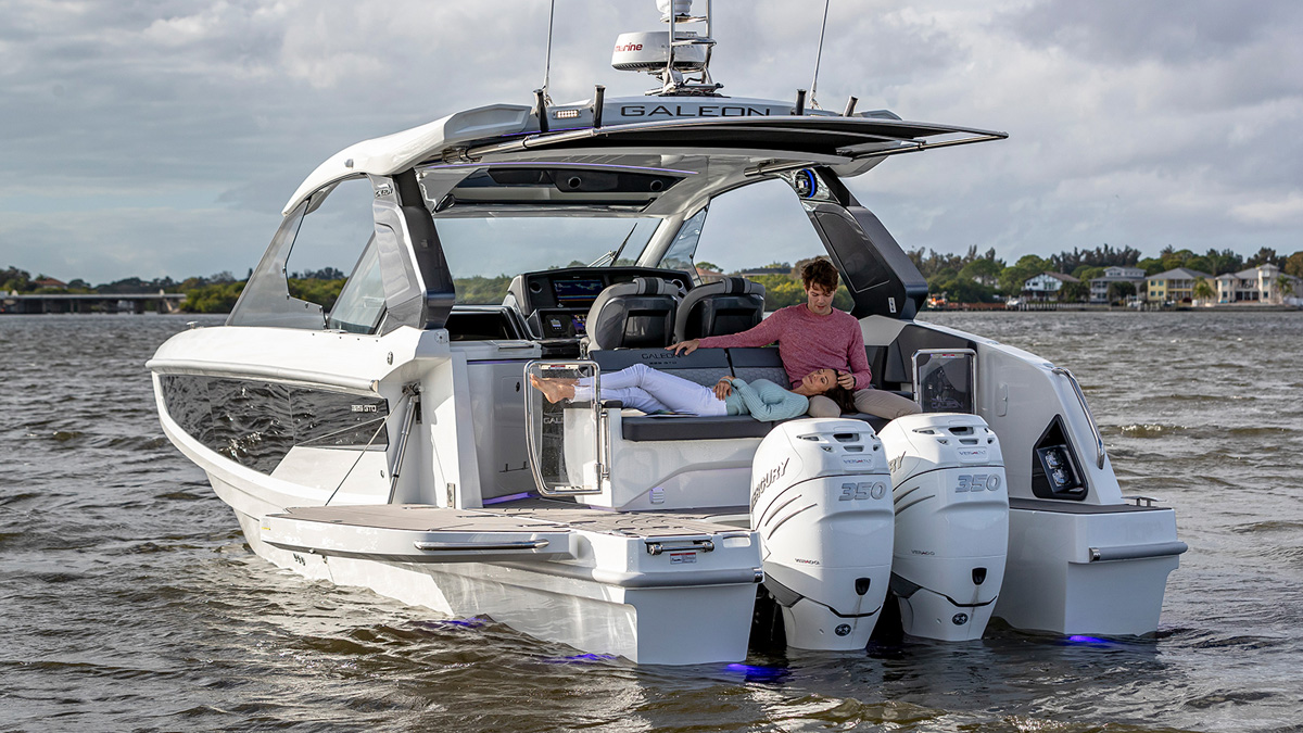 Galeon 325 GTO plage arrière