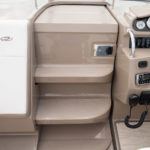 Regal 26 Express acces cabine et pointe