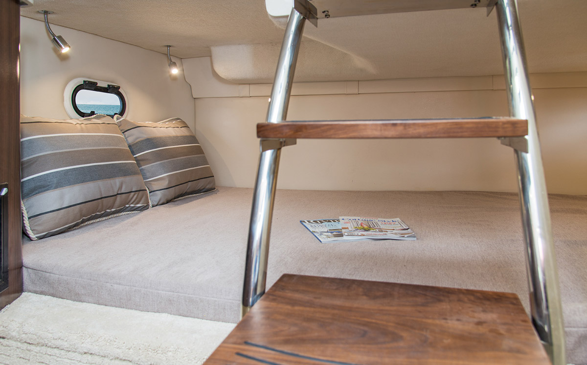 Regal 26 Express arrière cabine