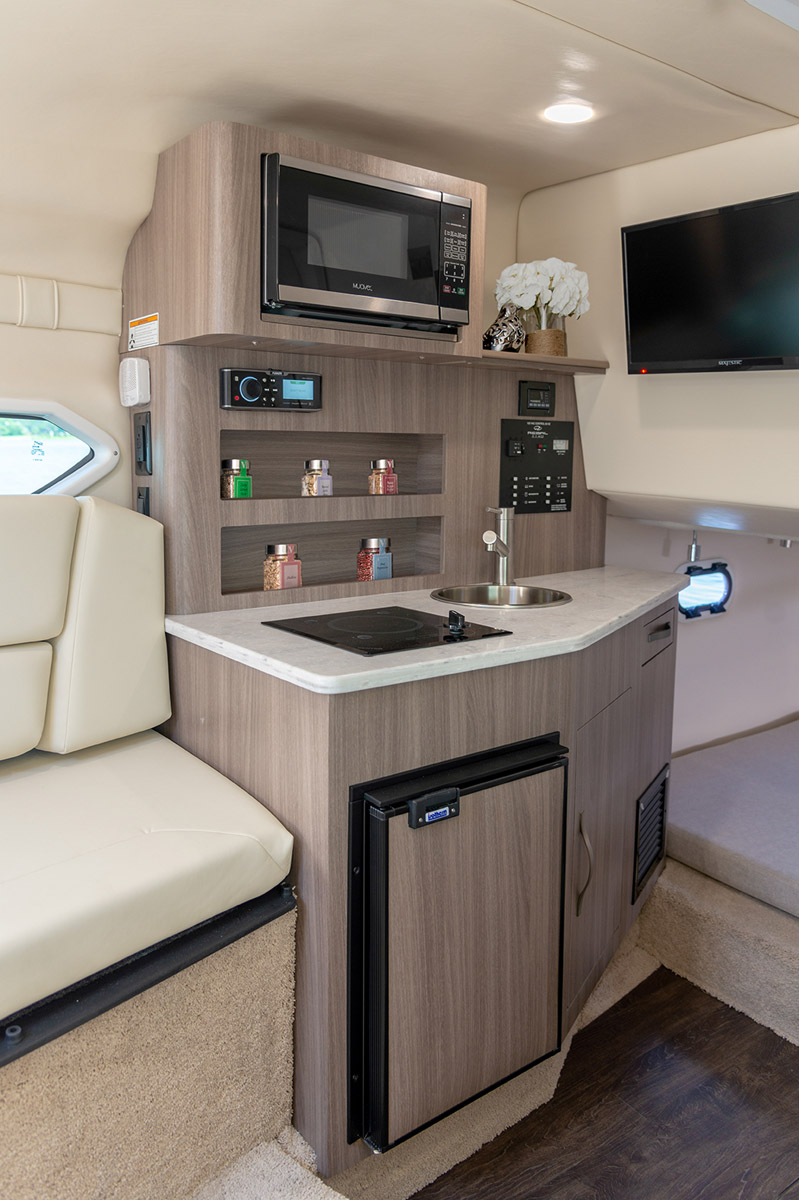 Regal 26 Express cuisine
