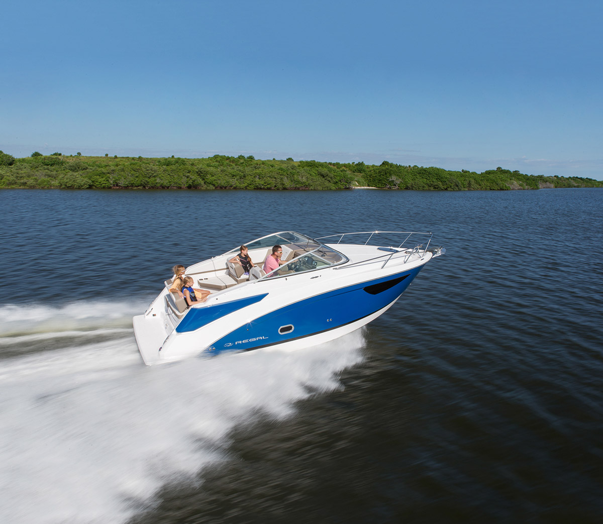 Regal 26 Express exterieur droite