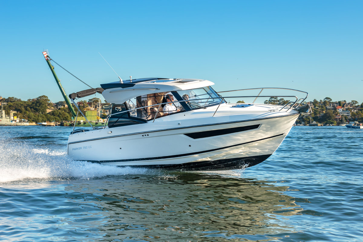 Parker 750 Cabin Cruiser extérieur